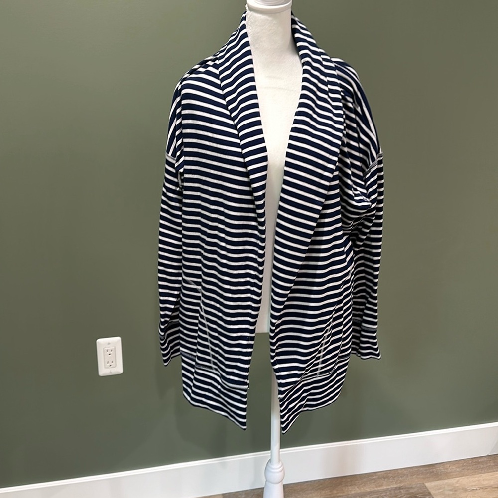 Very comfortable vineyard vines, blazer